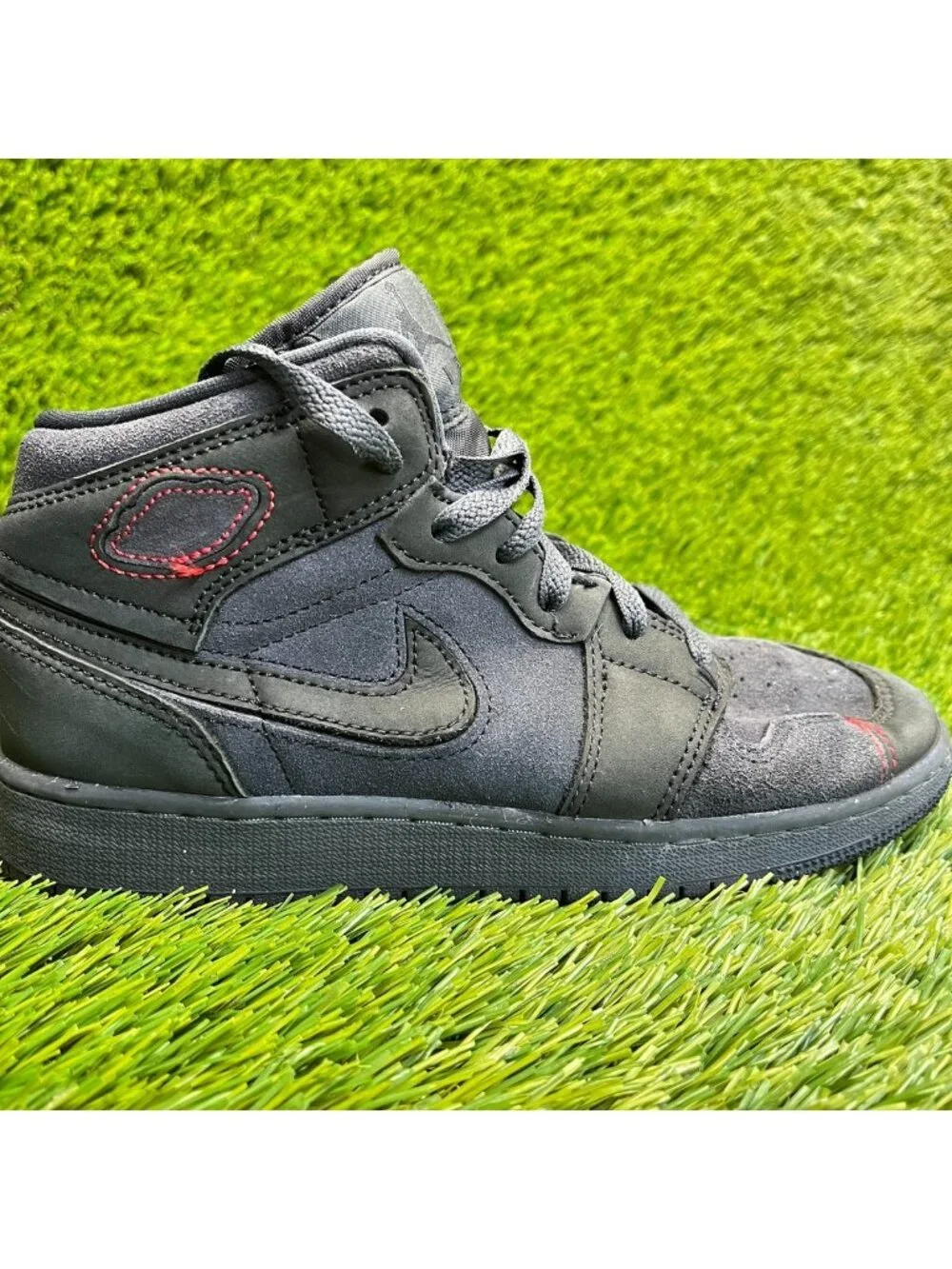 Nike Air Jordan 1 Mid SE Craft Boys Size 4Y Black Athletic Suede Shoes Sneakers